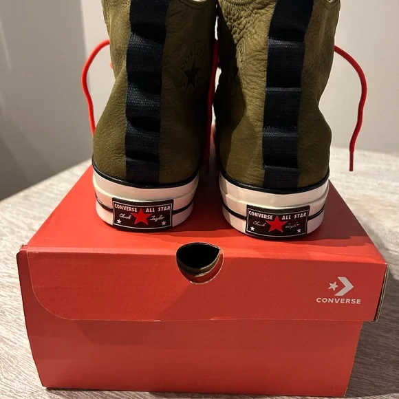 Converse Chuck Taylor Suede Size 10 Used Perfect Condition Only Worn Once!! - Picture 5 of 5